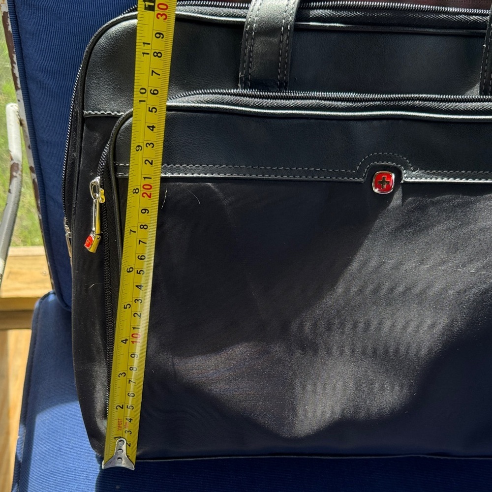 Wenger Black Women's Shoulder Bag - Picture 8 of 10